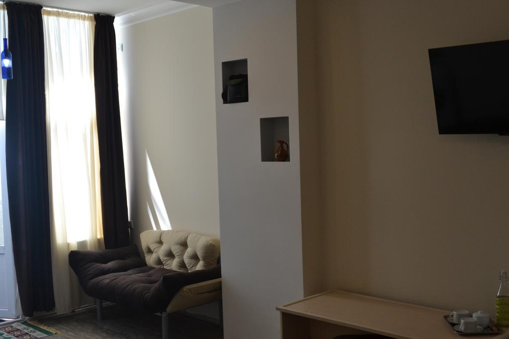 Family Apartment In Avlabari Tbilisi Exteriör bild