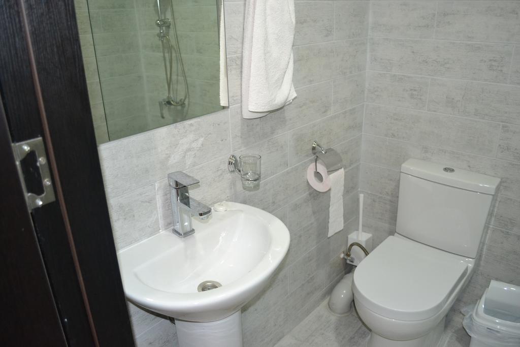 Family Apartment In Avlabari Tbilisi Exteriör bild