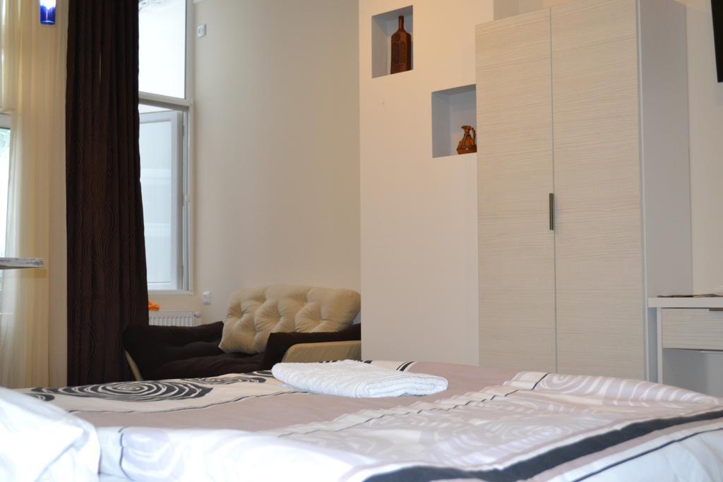 Family Apartment In Avlabari Tbilisi Exteriör bild