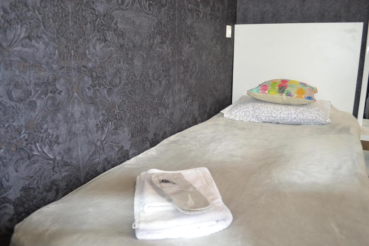 Family Apartment In Avlabari Tbilisi Exteriör bild