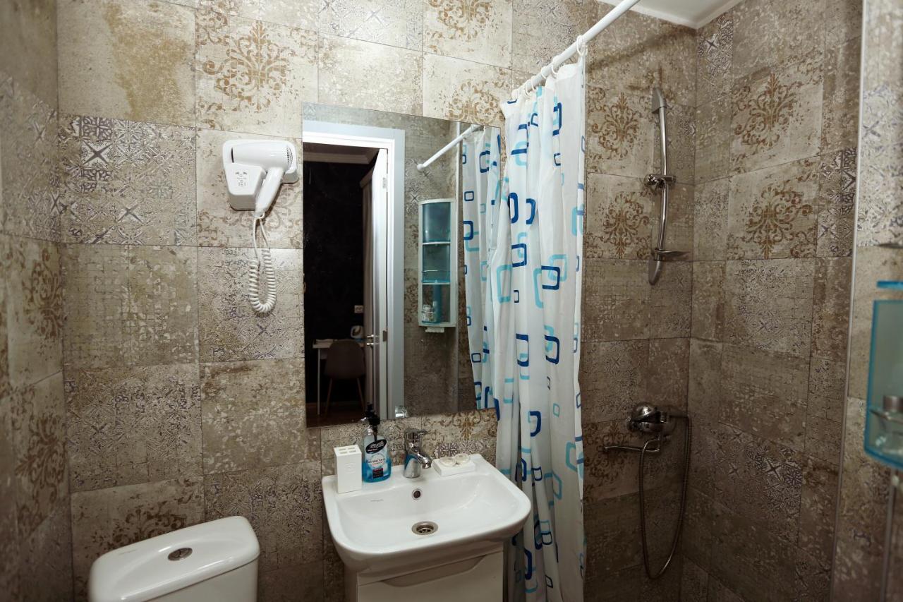 Family Apartment In Avlabari Tbilisi Exteriör bild
