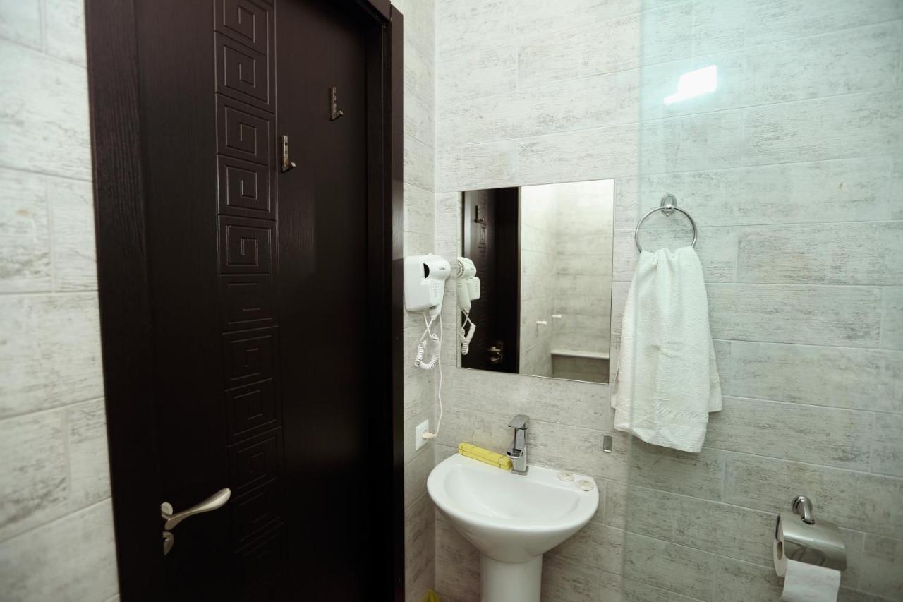 Family Apartment In Avlabari Tbilisi Exteriör bild