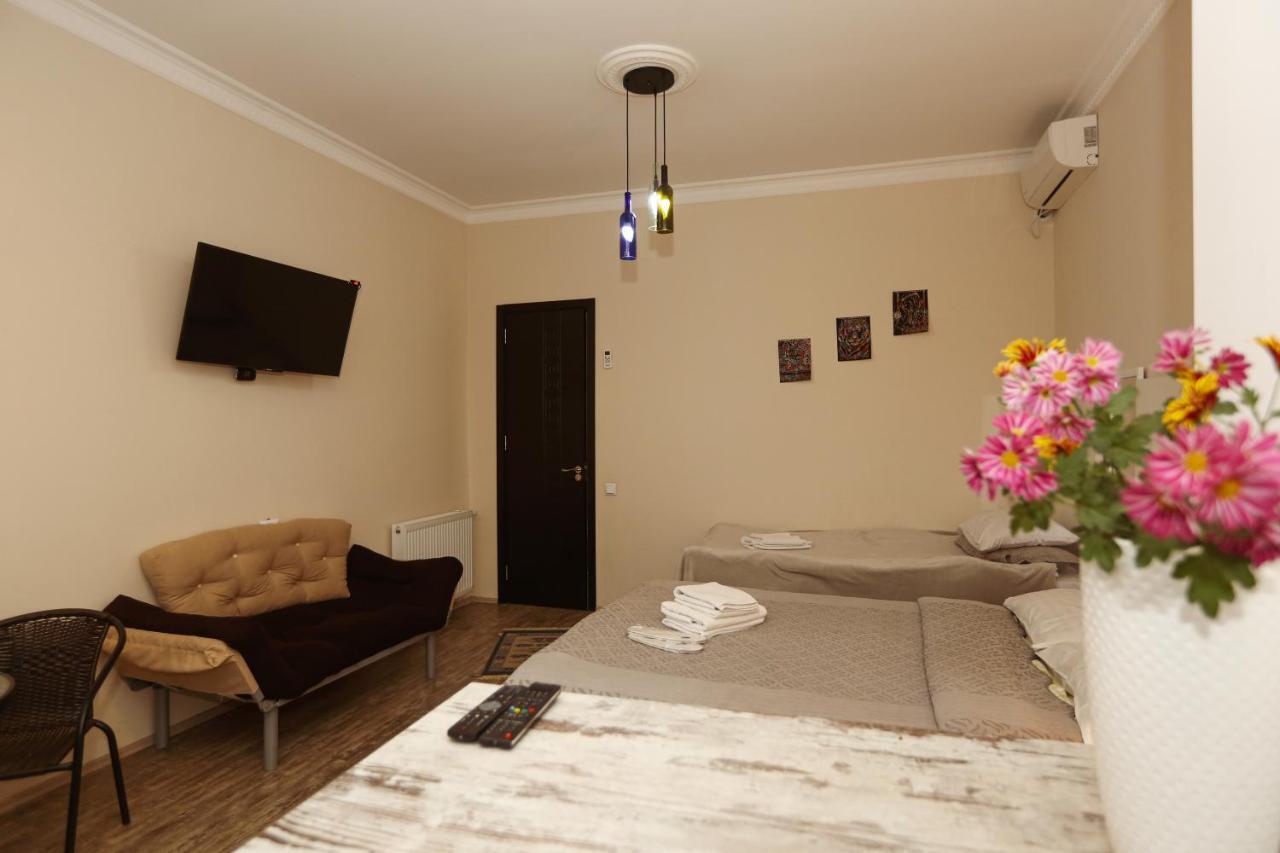 Family Apartment In Avlabari Tbilisi Exteriör bild