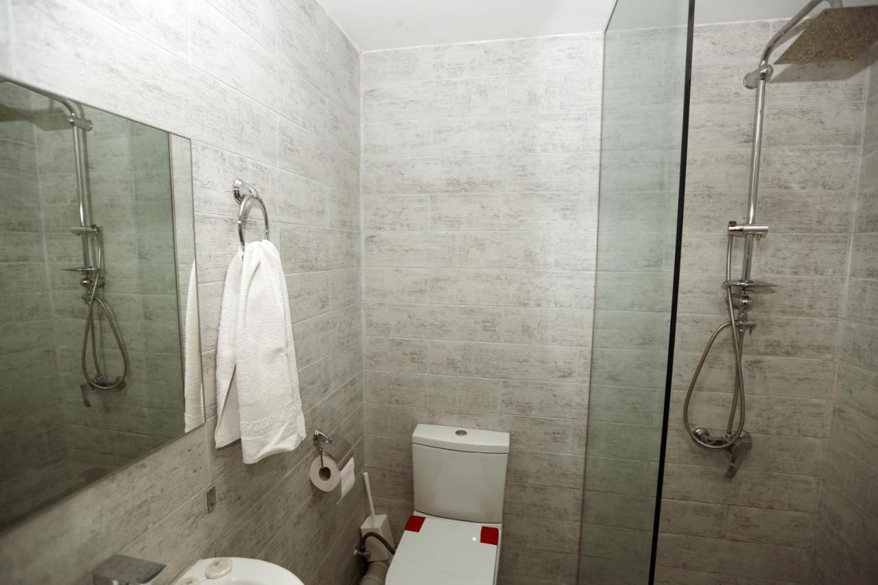 Family Apartment In Avlabari Tbilisi Exteriör bild